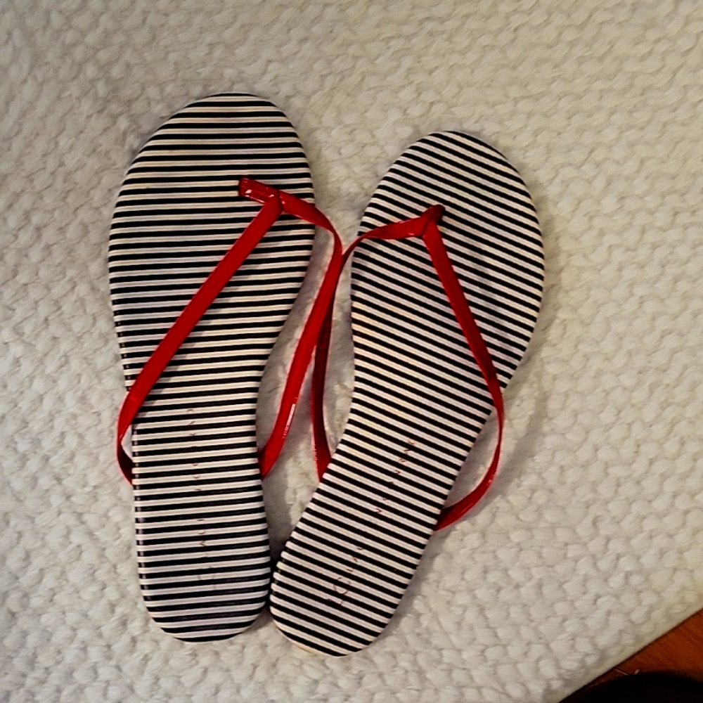 LC LAUREN CONRAD black white flip flops red vinyl straps Size 8 New with Tags…